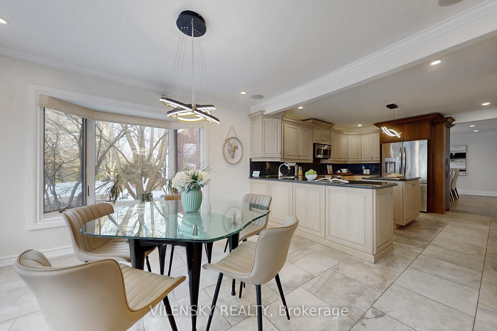 32 Whitfield Court | Custom 5-Bed Raised Bungalow For Sale Aurora | Vilensky Realty