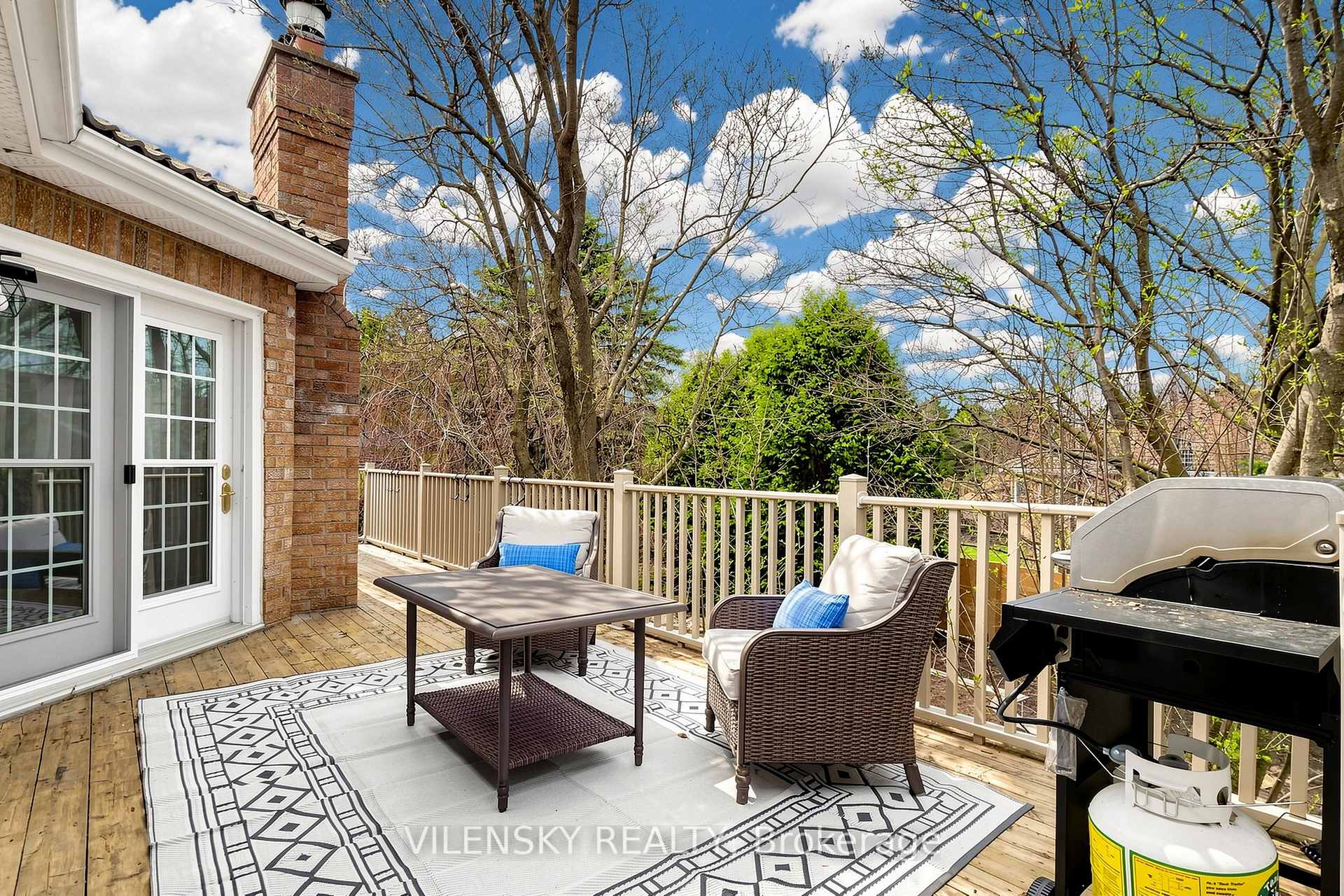 32 Whitfield Court | Custom 5-Bed Raised Bungalow For Sale Aurora | Vilensky Realty