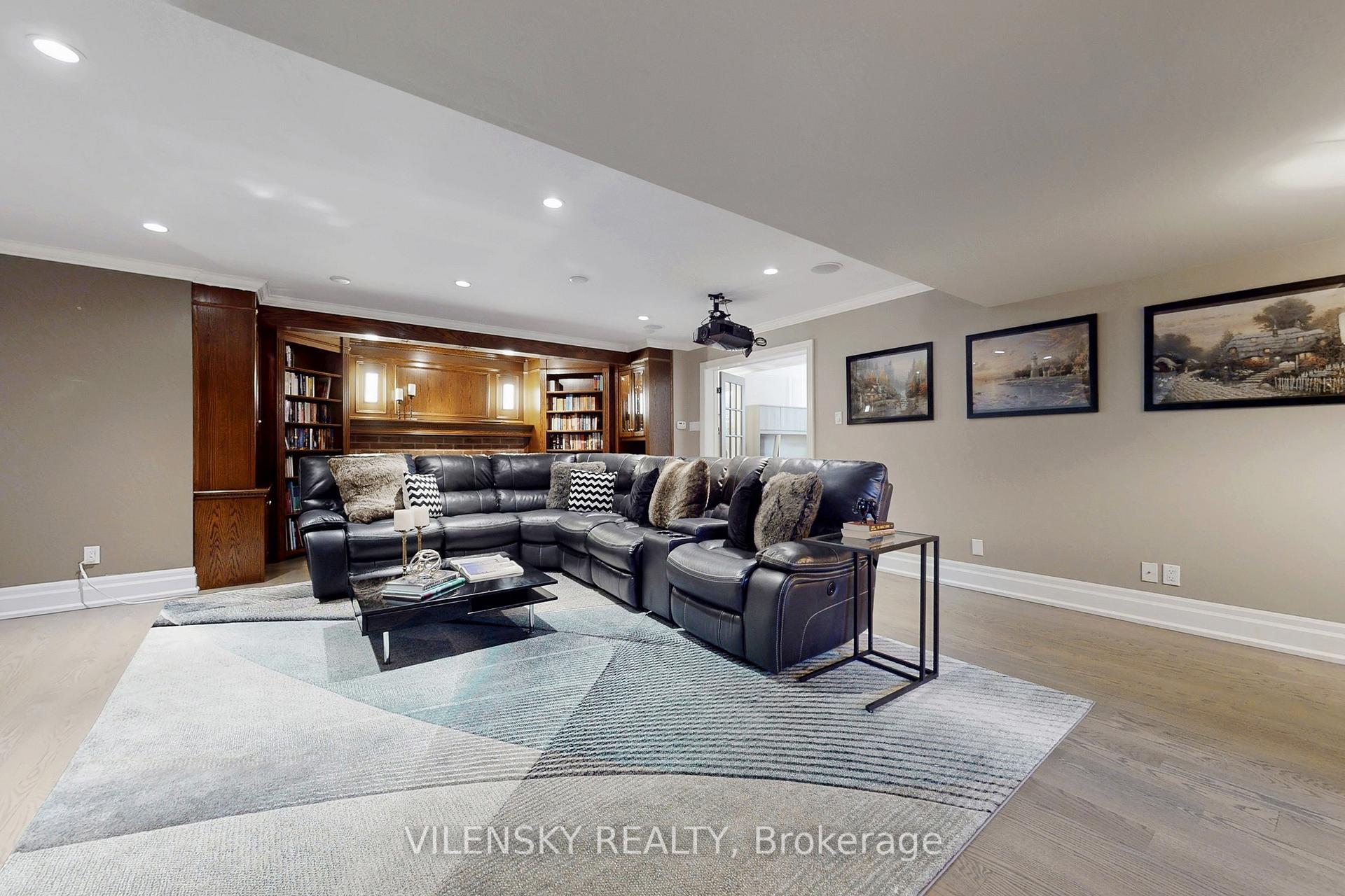 32 Whitfield Court | Custom 5-Bed Raised Bungalow For Sale Aurora | Vilensky Realty