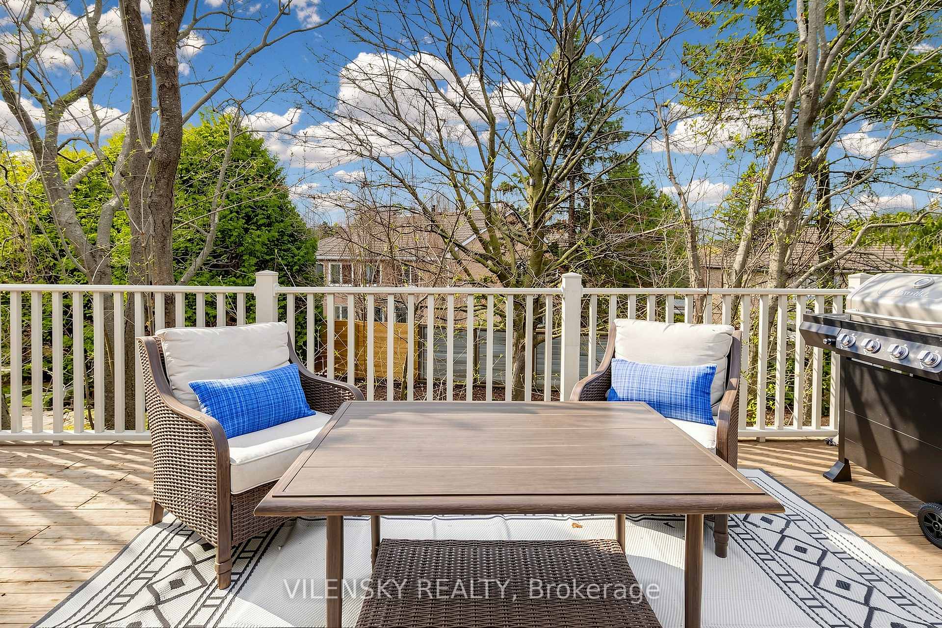 32 Whitfield Court | Custom 5-Bed Raised Bungalow For Sale Aurora | Vilensky Realty
