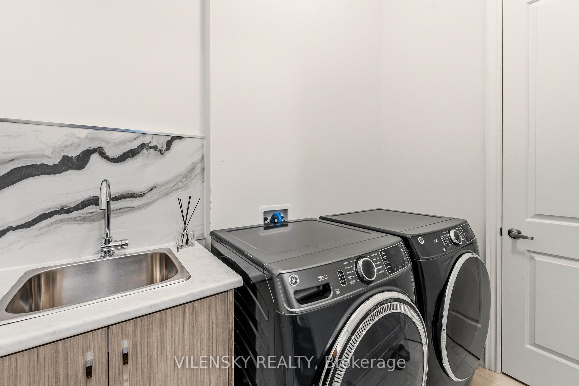 Luxury 5-Bed Family Home for Sale | 23 Watershed Gate, Queensville East Gwillimbury | Vilensky Realty