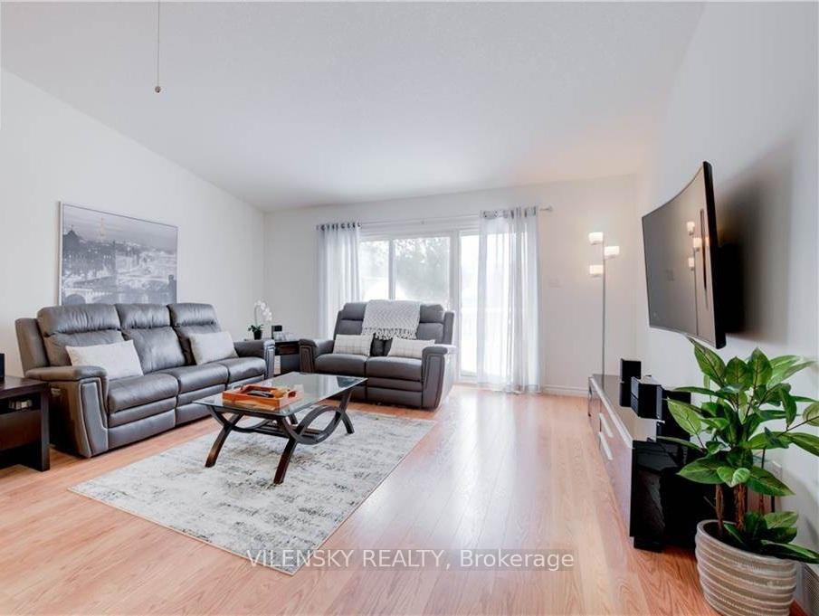 572 Thistlewood Drive 7