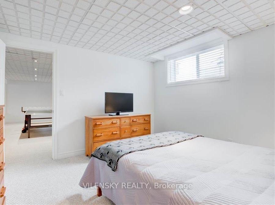 572 Thistlewood Drive 7