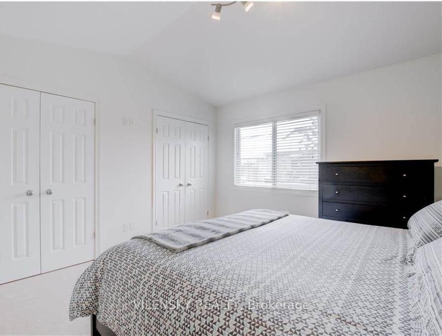 572 Thistlewood Drive 7