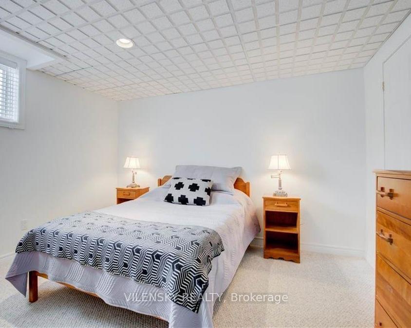 572 Thistlewood Drive 7