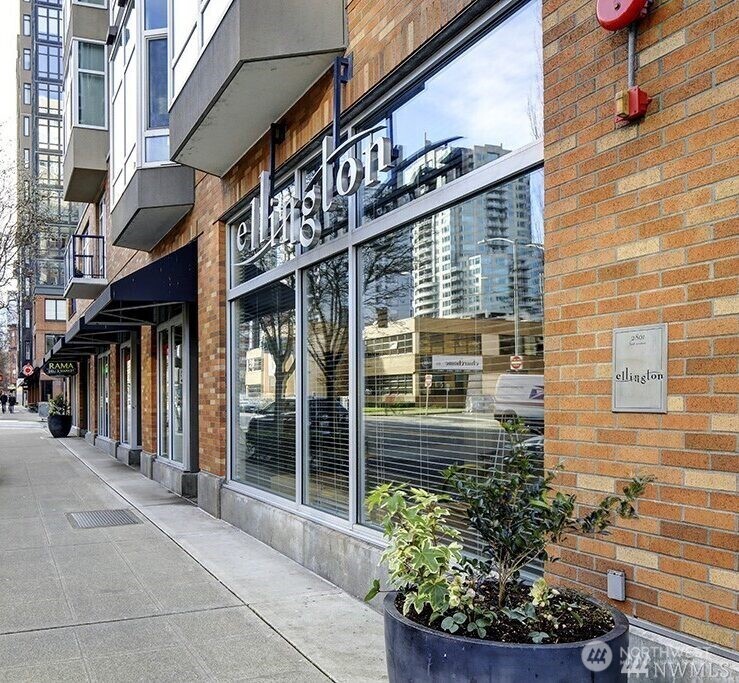 2801 1st Avenue Unit: 807