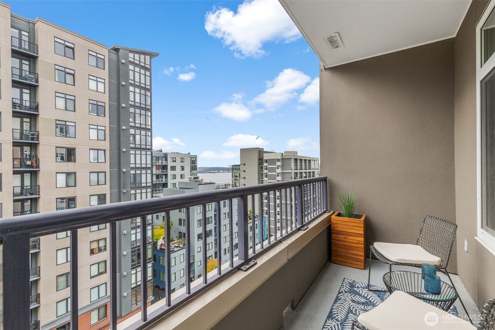 2801 1st Avenue Unit: 807