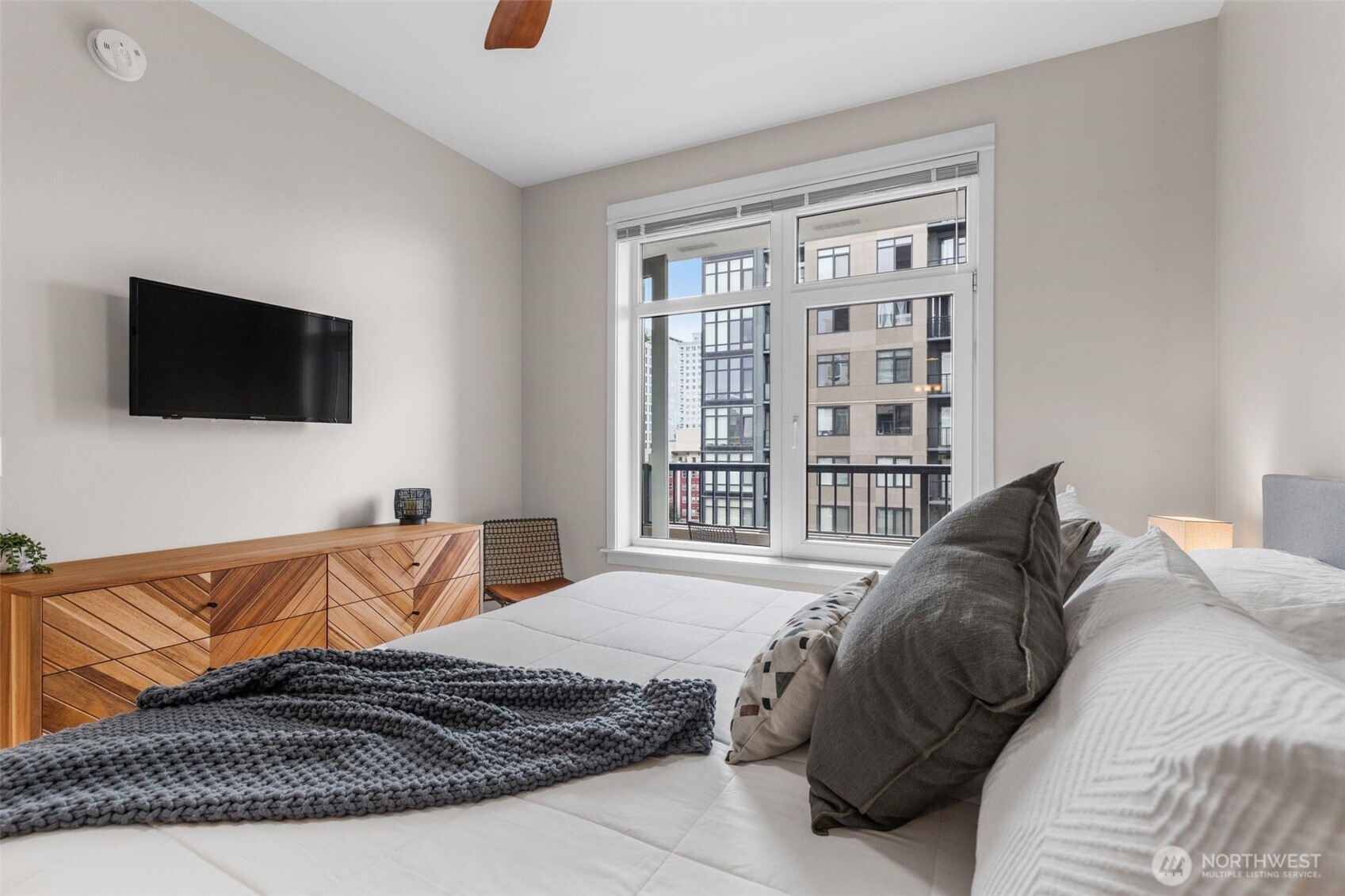 2801 1st Avenue Unit: 807