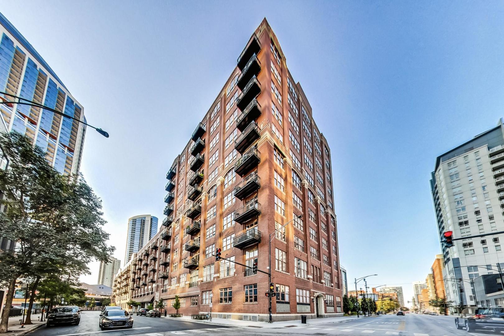 360 W ILLINOIS Street Unit: 7C