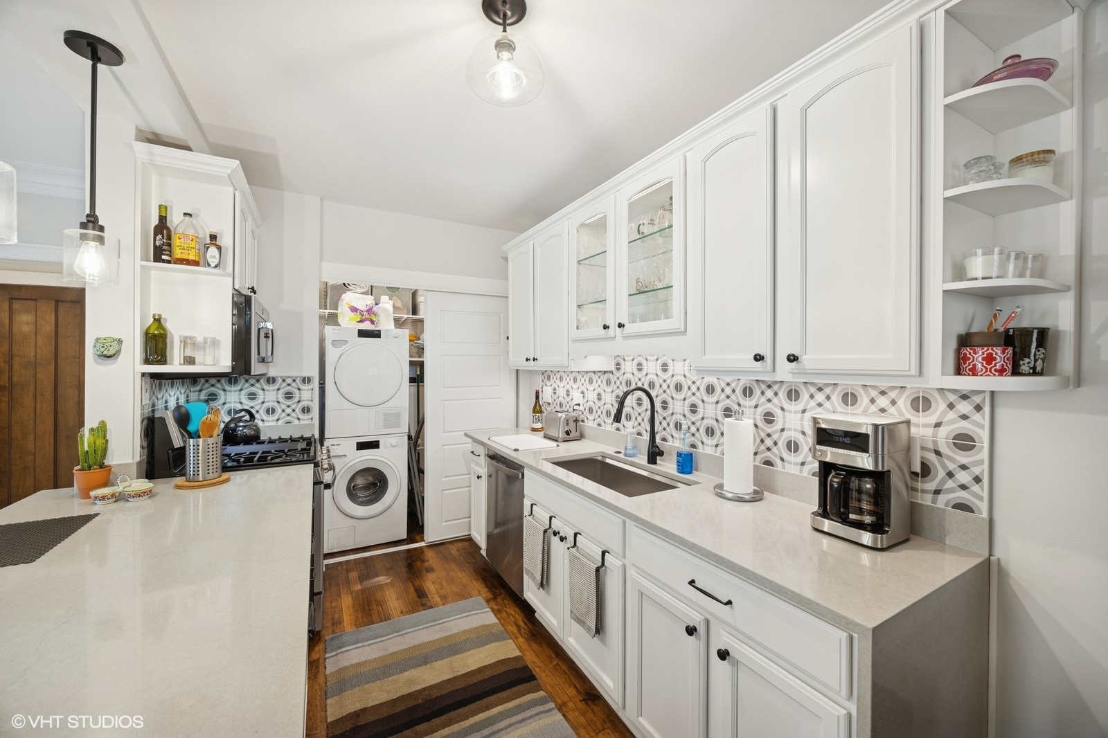 1112 Ontario Street Unit: 1E