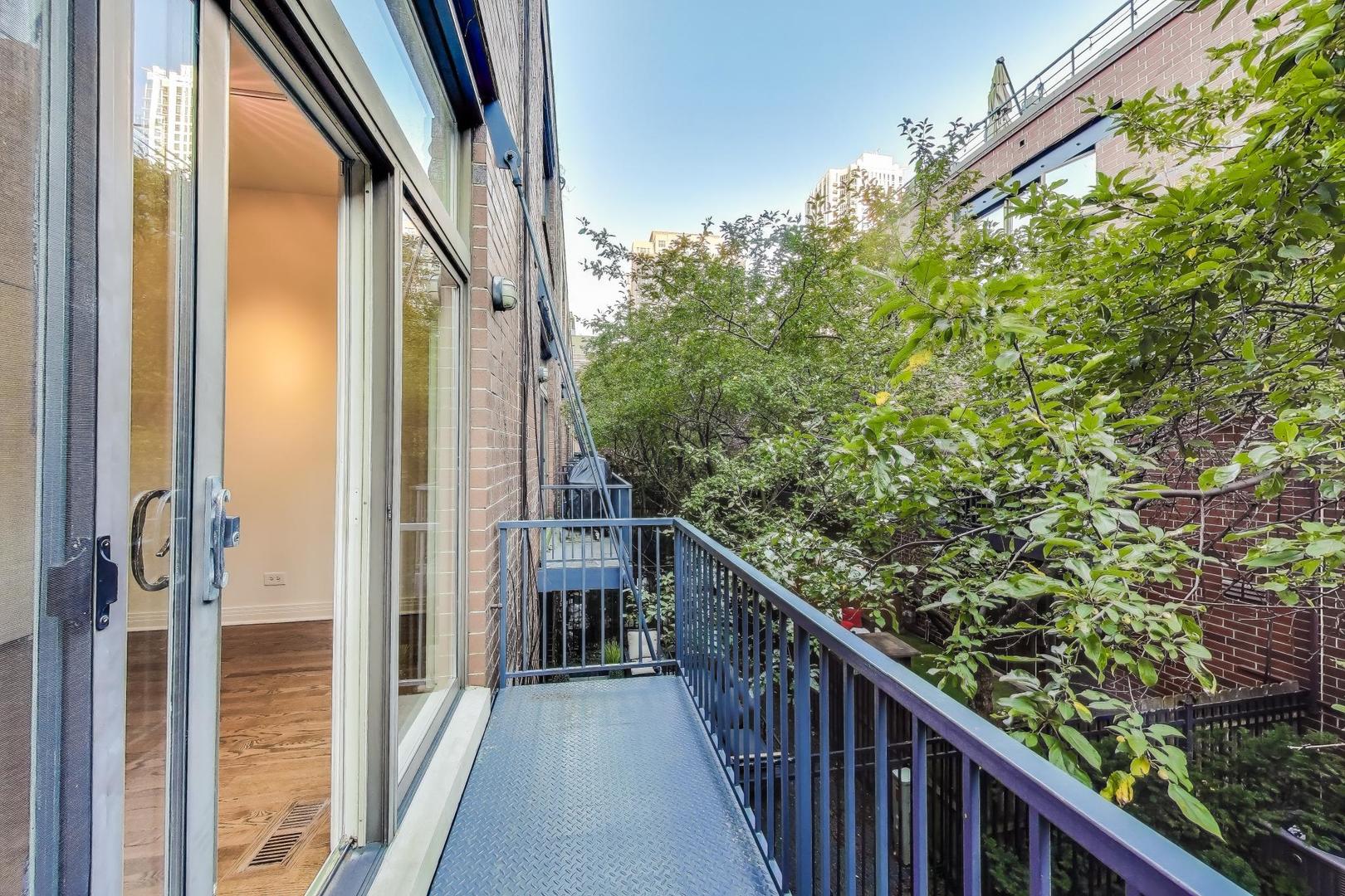 310 N Clinton Street Unit: H
