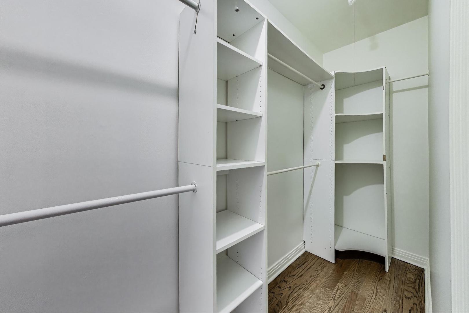 310 N Clinton Street Unit: H