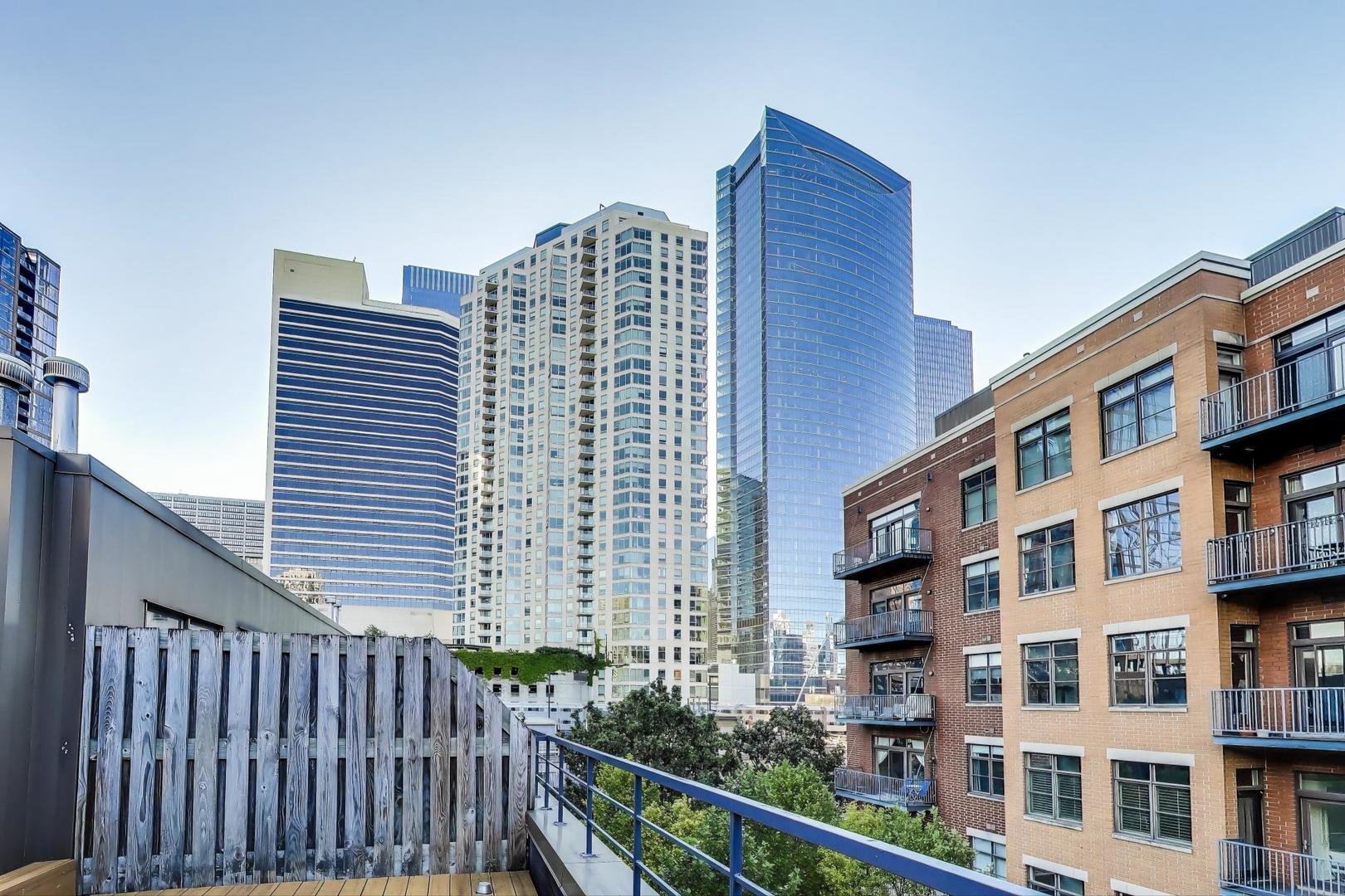 310 N Clinton Street Unit: H