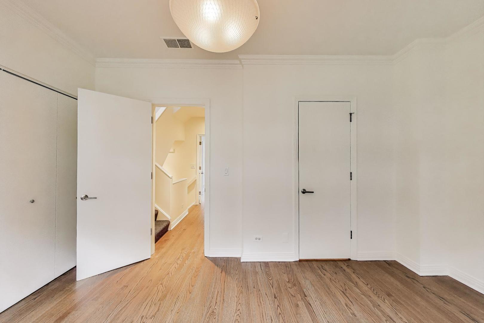 310 N Clinton Street Unit: H