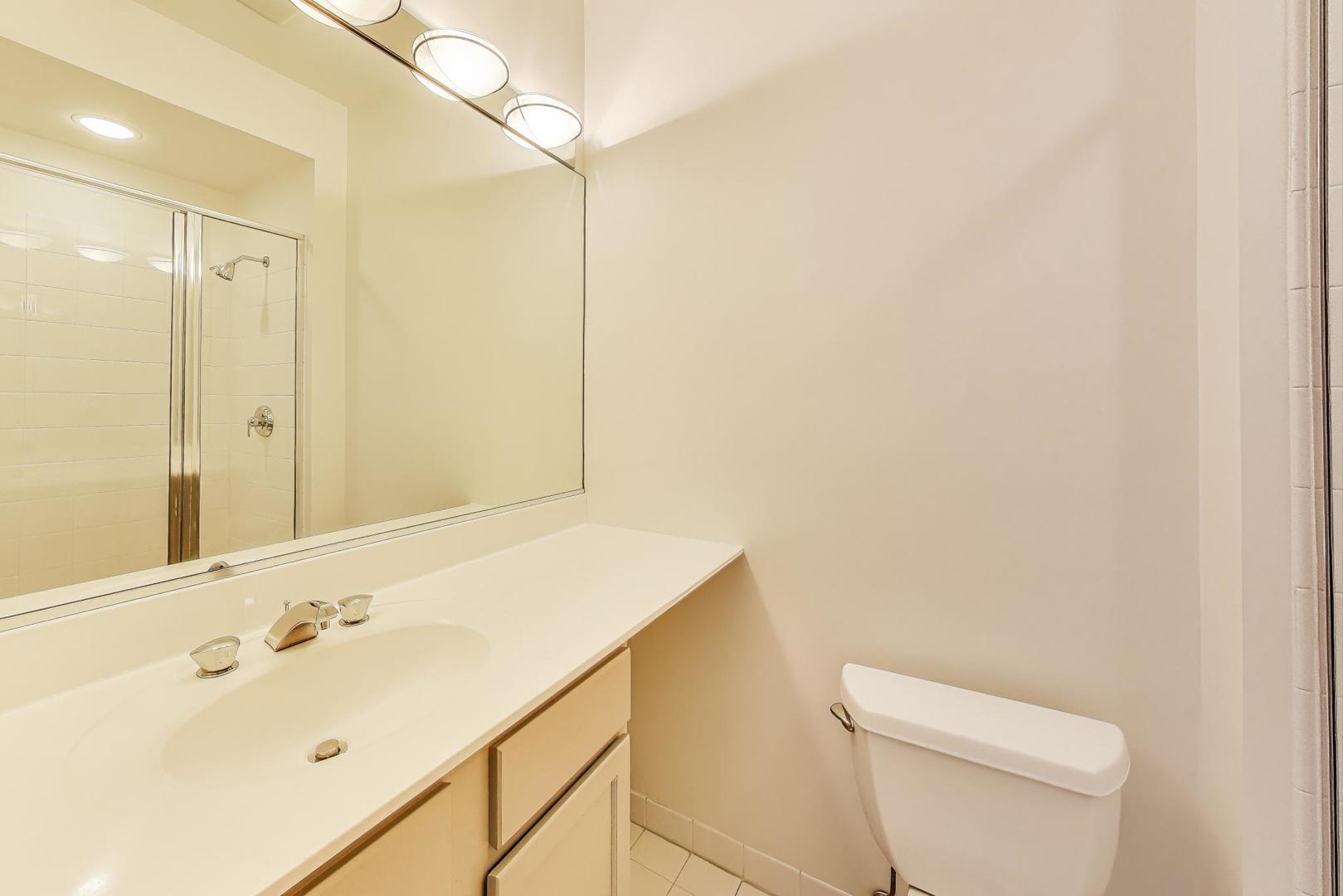 310 N Clinton Street Unit: H