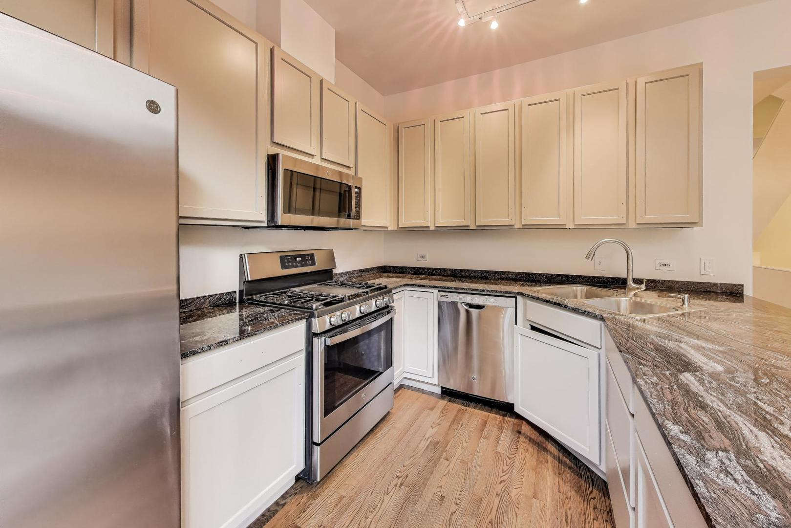 310 N Clinton Street Unit: H