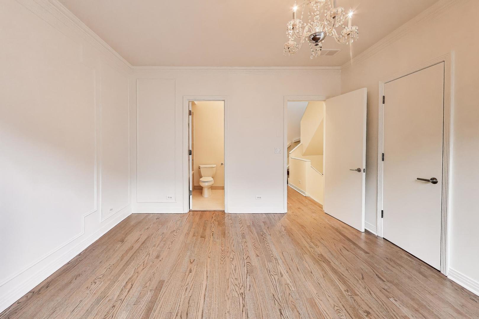 310 N Clinton Street Unit: H