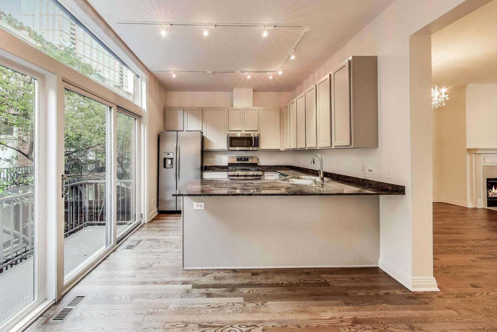 310 N Clinton Street Unit: H