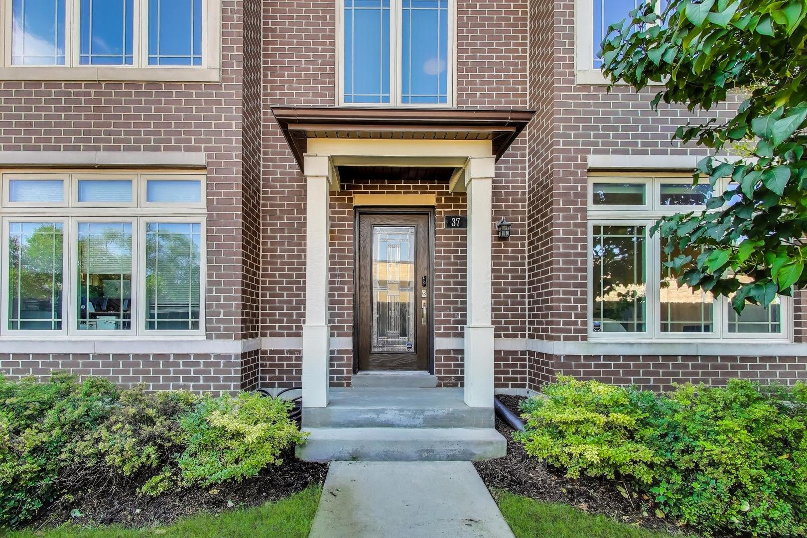 37 FOREST Avenue