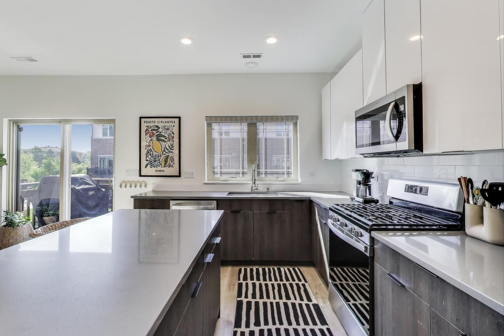 37 FOREST Avenue