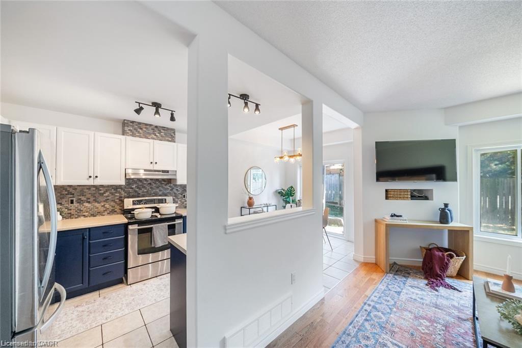 4-10 Liddycoat Lane Unit: 4