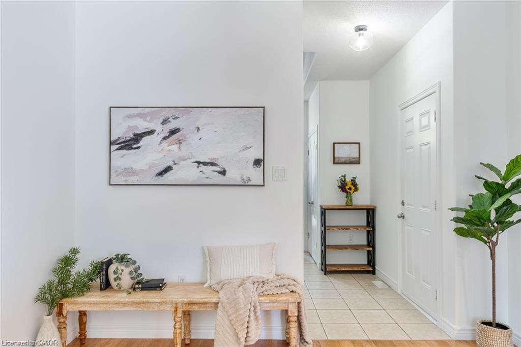4-10 Liddycoat Lane Unit: 4