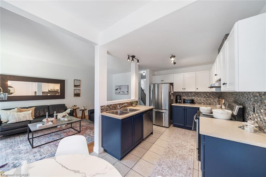 4-10 Liddycoat Lane Unit: 4