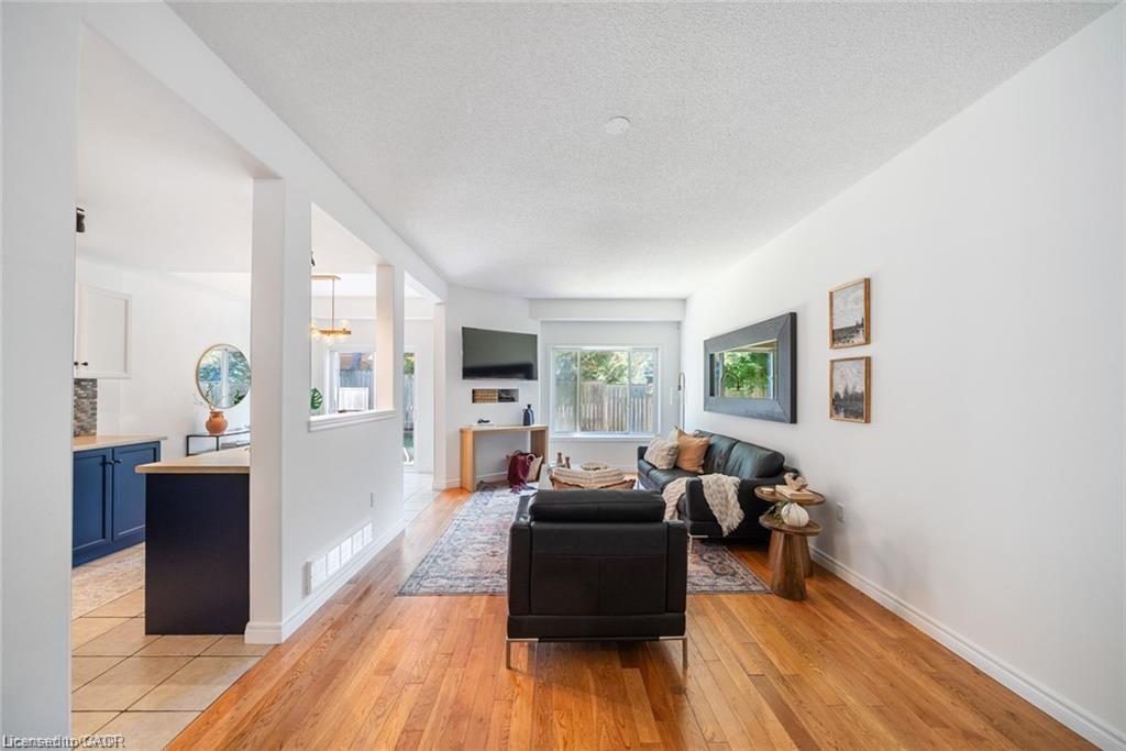 4-10 Liddycoat Lane Unit: 4