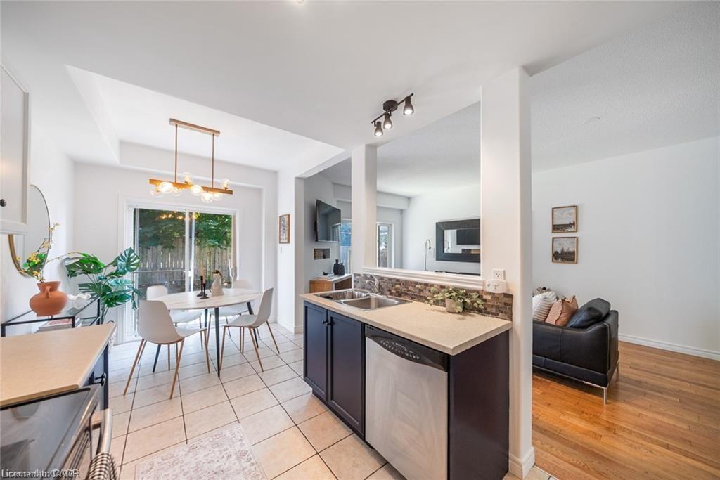 4-10 Liddycoat Lane Unit: 4