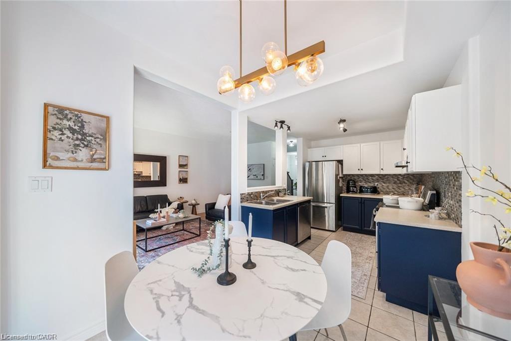 4-10 Liddycoat Lane Unit: 4