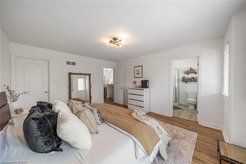 4-10 Liddycoat Lane Unit: 4