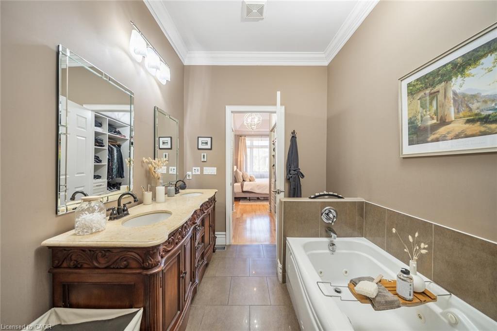 27-80 New Lakeshore Road Unit: 27