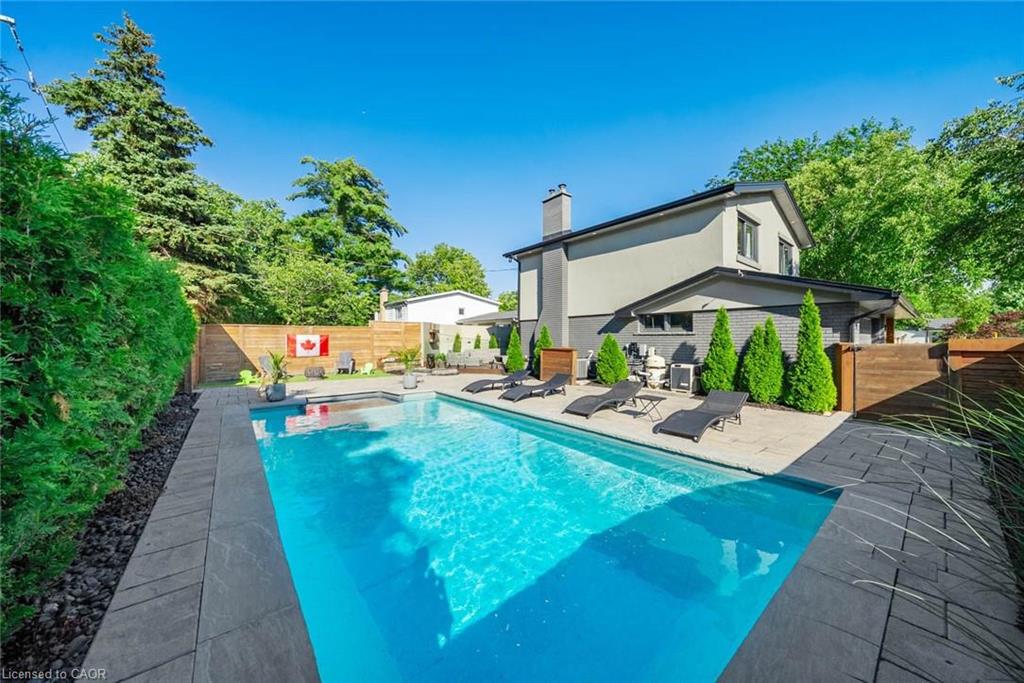 134 Fairwood Place W