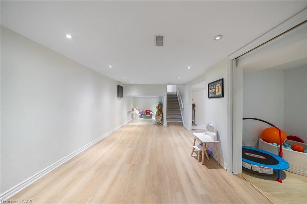 134 Fairwood Place W