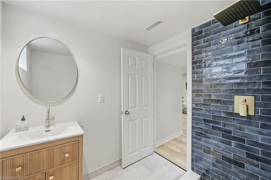 134 Fairwood Place W
