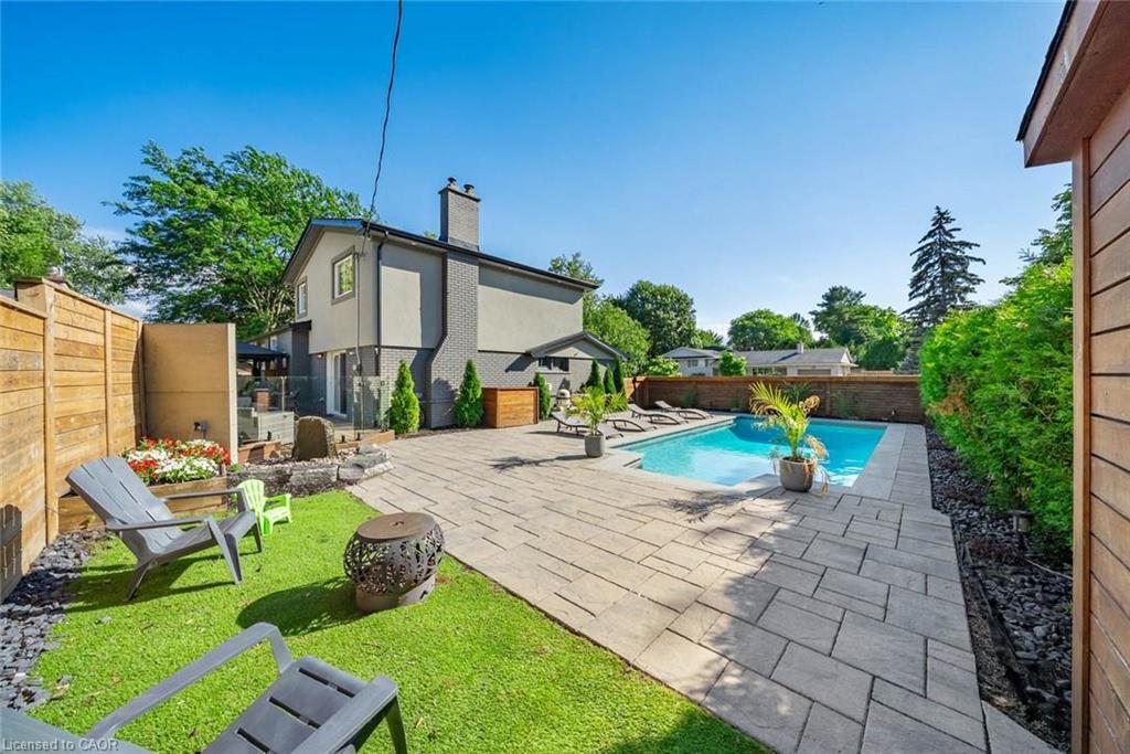 134 Fairwood Place W