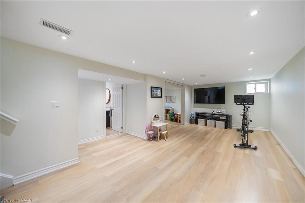 134 Fairwood Place W