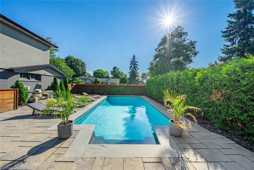 134 Fairwood Place W