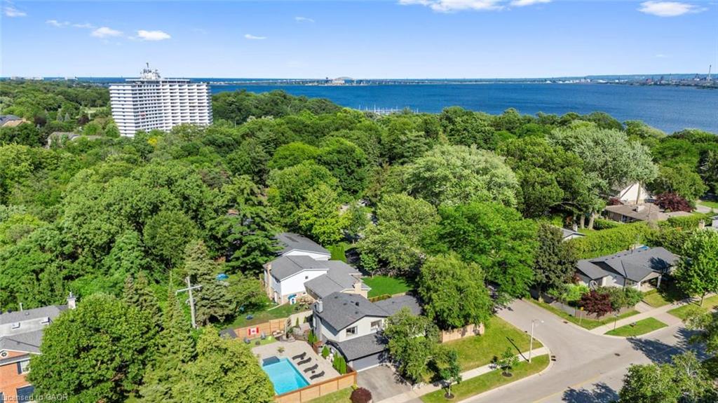 134 Fairwood Place W