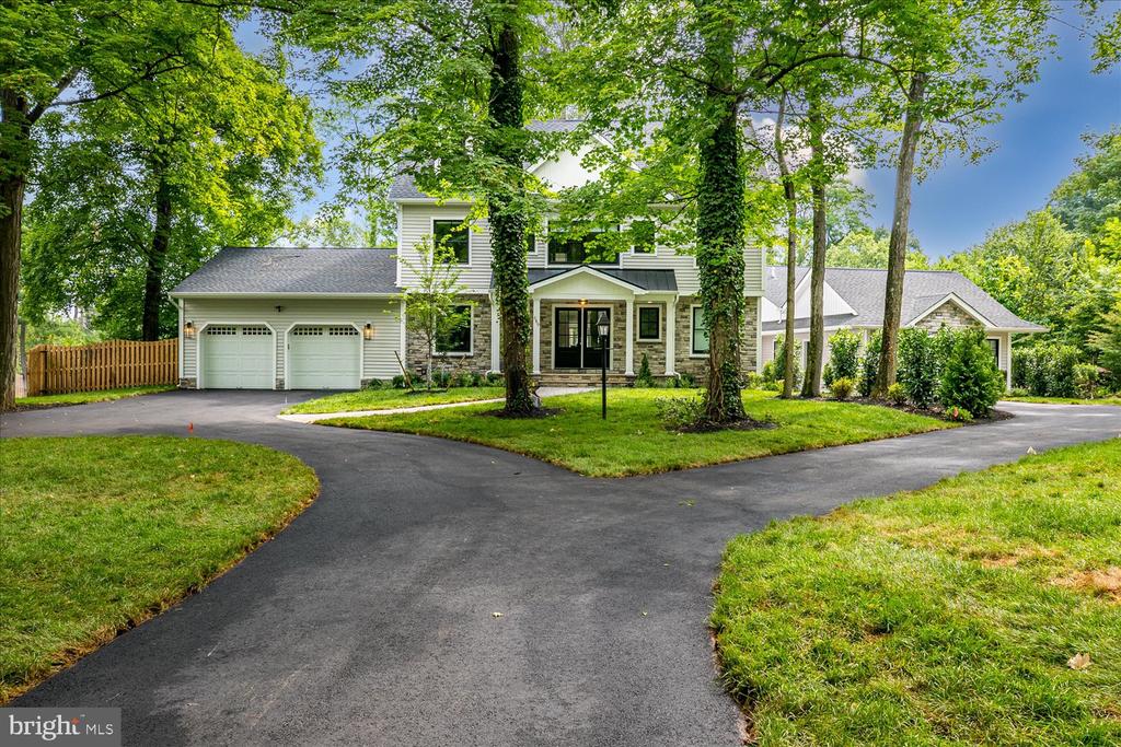 569 RIVERSIDE DRIVE