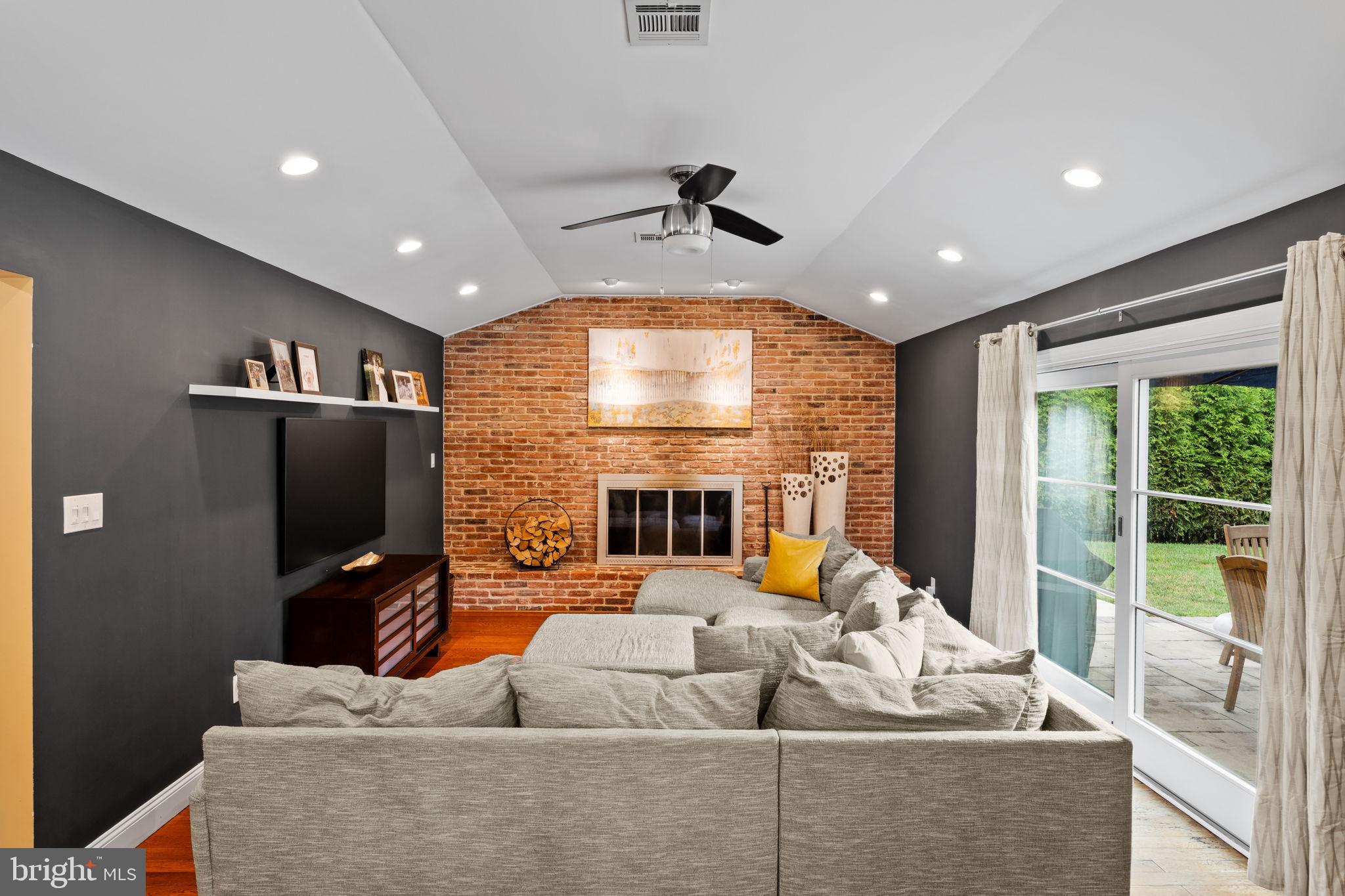 104 Eagle Dr