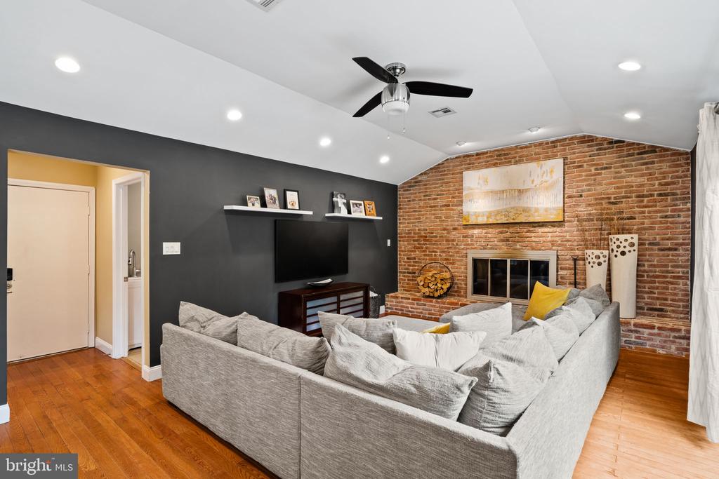 104 Eagle Dr