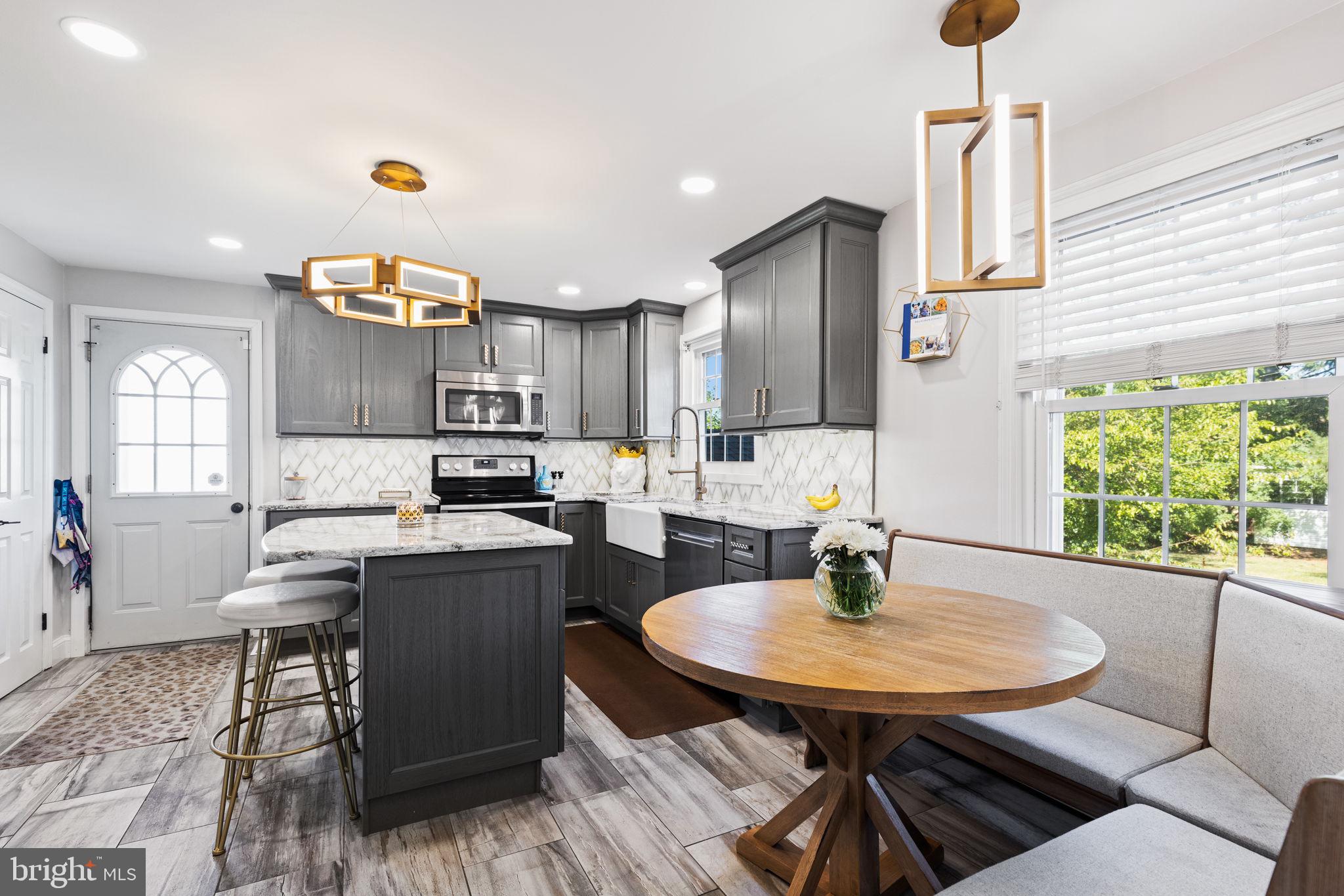 33 Colton Dr