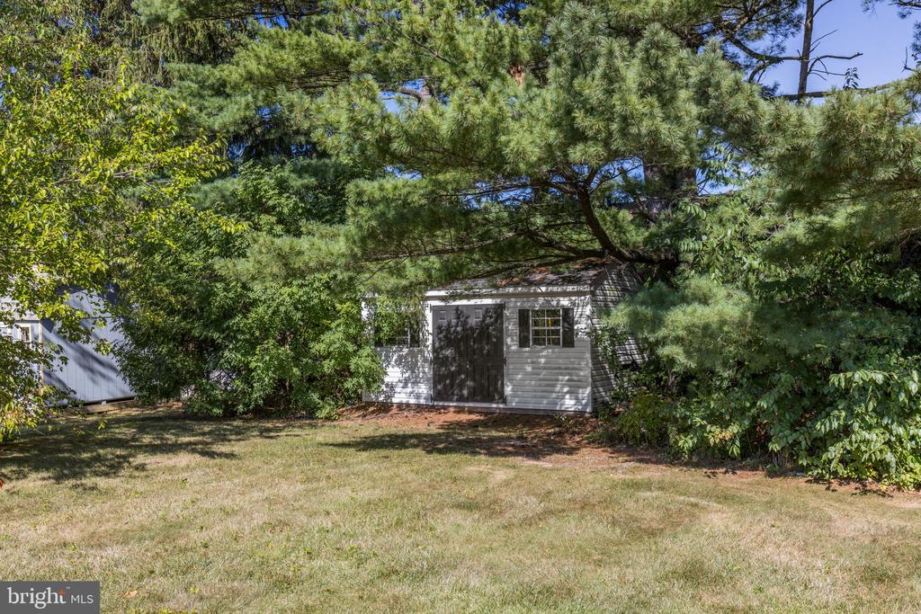 33 Colton Dr