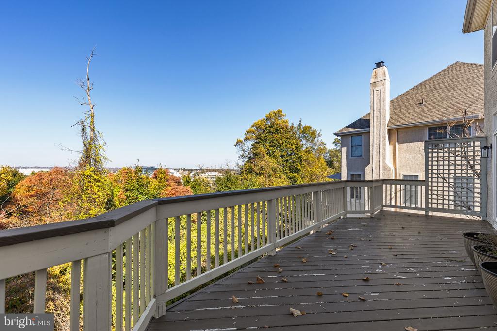1112 Riverview Ln