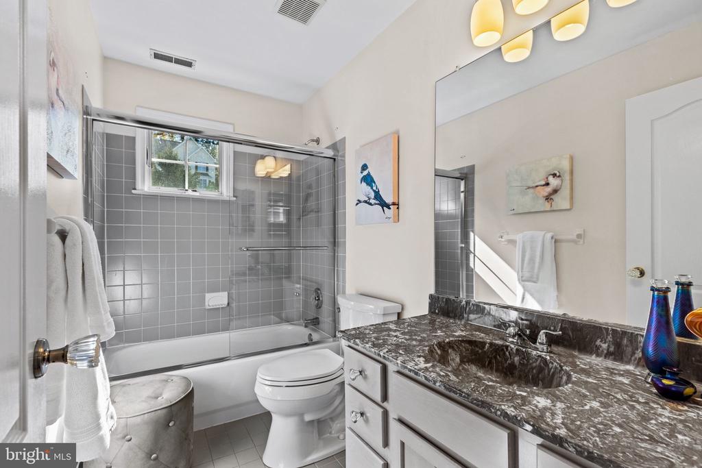1112 Riverview Ln