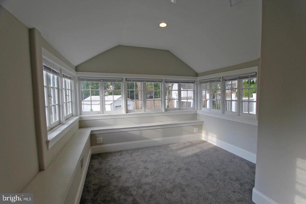 233 E MONTGOMERY AVENUE
