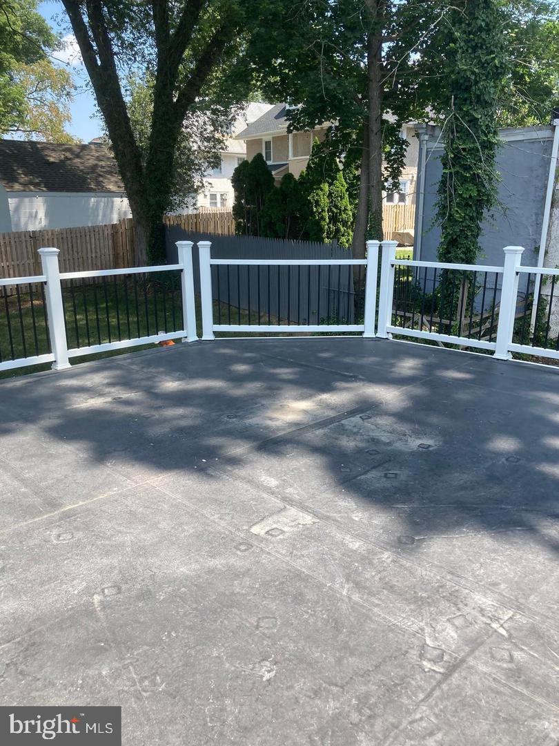 233 E MONTGOMERY AVENUE