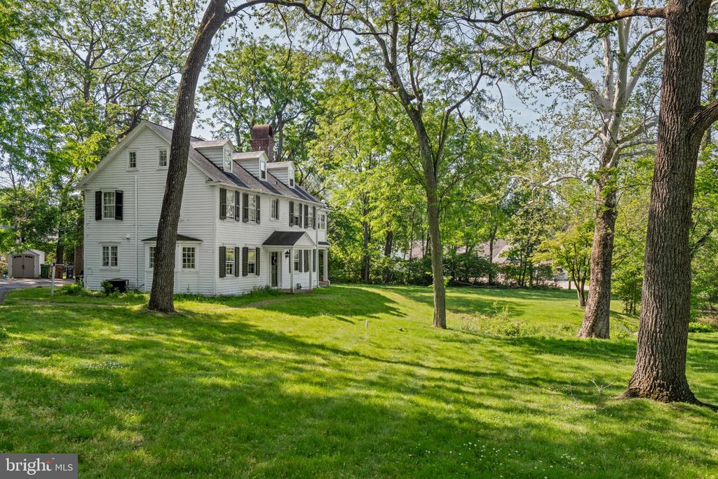 1404 E BUTLER PIKE