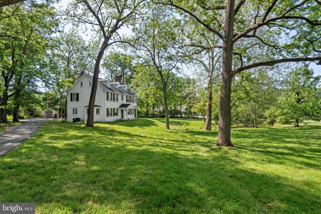 1404 E BUTLER PIKE